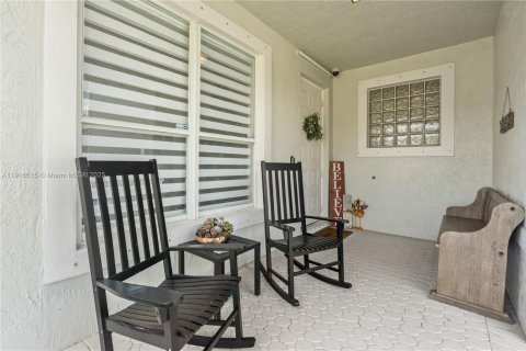 Casa en venta en Pembroke Pines, Florida, 3 dormitorios, 184.97 m2 № 1974312 - foto 9