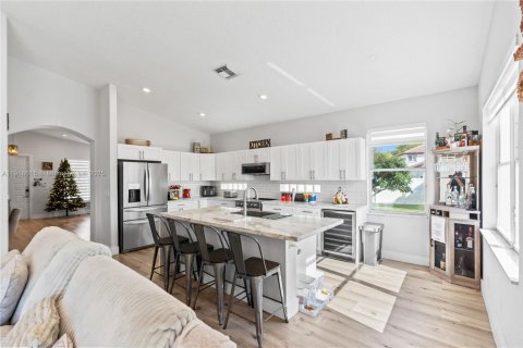 Casa en venta en Pembroke Pines, Florida, 3 dormitorios, 184.97 m2 № 1974312 - foto 15