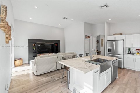Casa en venta en Pembroke Pines, Florida, 3 dormitorios, 184.97 m2 № 1974312 - foto 23
