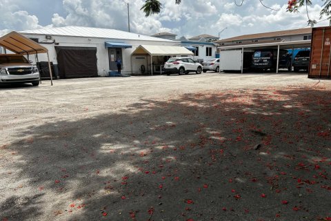 Commercial property in Hialeah, Florida № 2079278 - photo 3