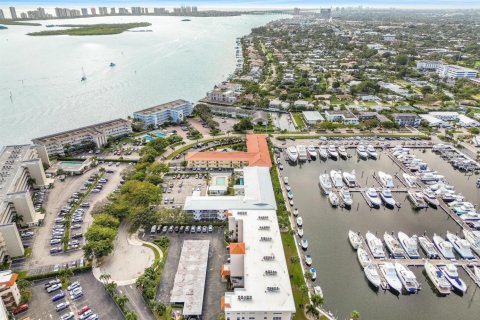 Copropriété à vendre à North Palm Beach, Floride: 1 chambre, 66.33 m2 № 871450 - photo 1