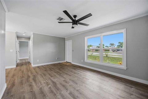 House in Port Charlotte, Florida 2 bedrooms, 118.82 sq.m. № 2216132 - photo 12