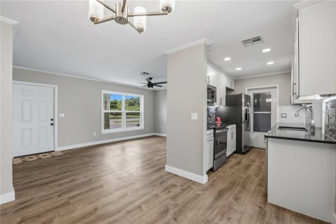 House in Port Charlotte, Florida 2 bedrooms, 118.82 sq.m. № 2216132 - photo 15