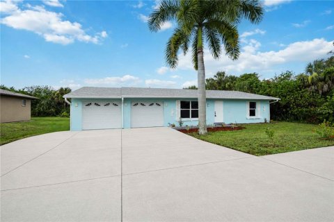 House in Port Charlotte, Florida 2 bedrooms, 118.82 sq.m. № 2216132 - photo 2