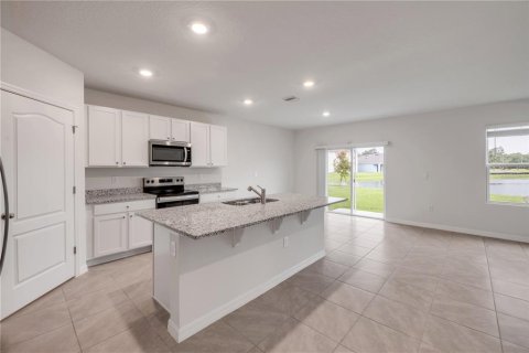House in New Smyrna Beach, Florida 5 bedrooms, 241.64 sq.m. № 1908359 - photo 9
