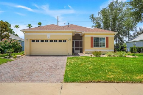 House in Clermont, Florida 2 bedrooms, 159.61 sq.m. № 2231487