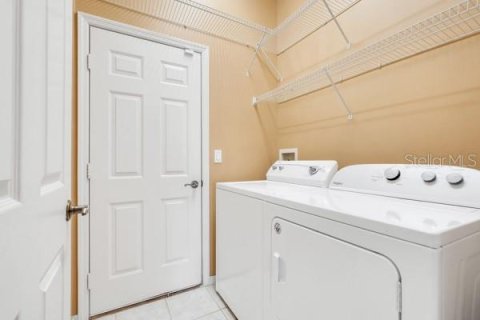 House in Clermont, Florida 2 bedrooms, 159.61 sq.m. № 2231487 - photo 19