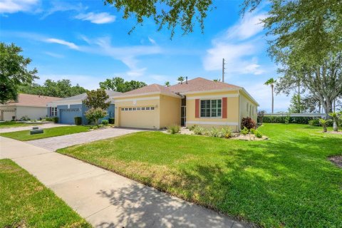 House in Clermont, Florida 2 bedrooms, 159.61 sq.m. № 2231487 - photo 2