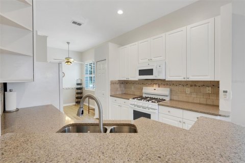 House in Clermont, Florida 2 bedrooms, 159.61 sq.m. № 2231487 - photo 12