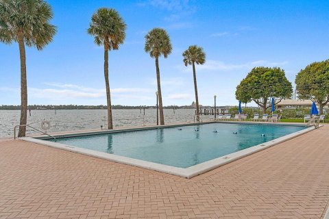 Condo in West Palm Beach, Florida, 2 bedrooms  № 1142313 - photo 1