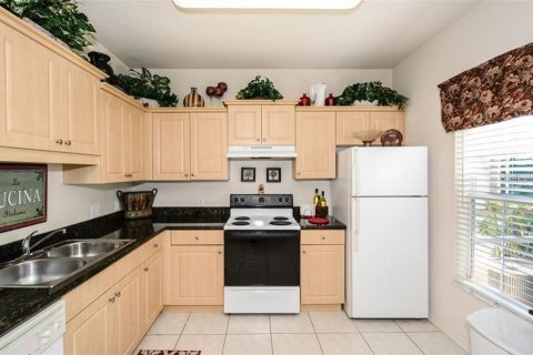 Townhouse in University Park, Florida 2 bedrooms, 108.51 sq.m. № 1720651 - photo 8