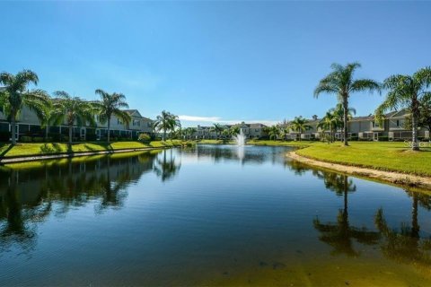 Townhouse in University Park, Florida 2 bedrooms, 108.51 sq.m. № 1720651 - photo 23