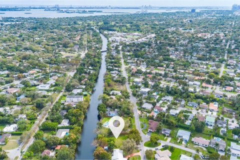 House in Miami, Florida № 1861269 - photo 16