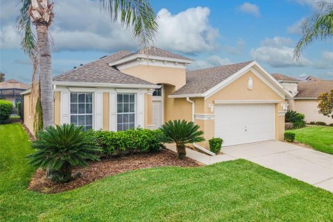 House in Haines City, Florida 4 bedrooms, 168.25 sq.m. № 2400174 - photo 2