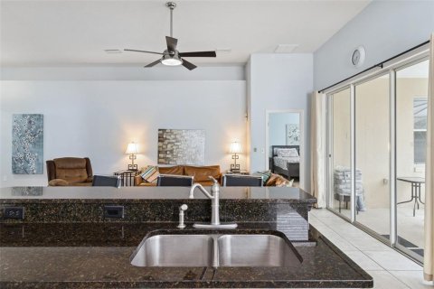 House in Haines City, Florida 4 bedrooms, 168.25 sq.m. № 2400174 - photo 18