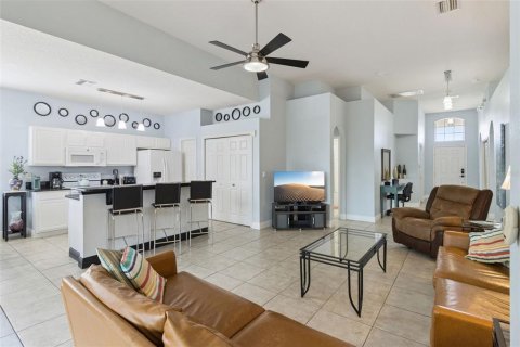House in Haines City, Florida 4 bedrooms, 168.25 sq.m. № 2400174 - photo 15