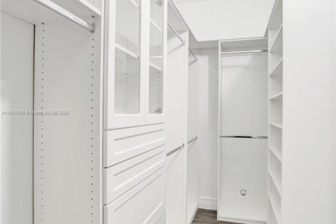 Купить виллу или дом в Дейви, Флорида 5 спален, 411.19м2, № 1809713 - фото 28