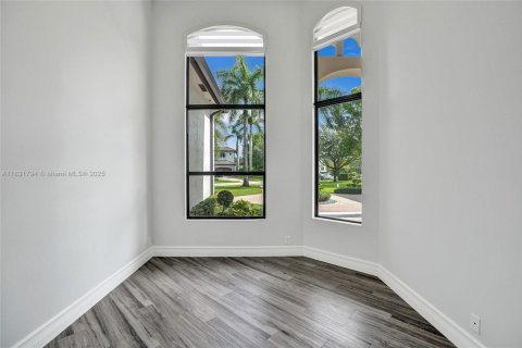 Купить виллу или дом в Дейви, Флорида 5 спален, 411.19м2, № 1809713 - фото 18