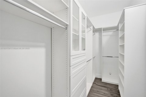Купить виллу или дом в Дейви, Флорида 5 спален, 411.19м2, № 1809713 - фото 27