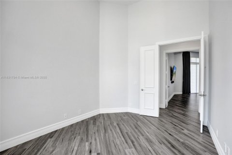 Купить виллу или дом в Дейви, Флорида 5 спален, 411.19м2, № 1809713 - фото 19