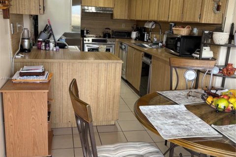 Condominio en venta en Miami, Florida, 2 dormitorios, 108.7 m2 № 2012587 - foto 3