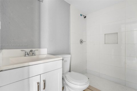 Propiedad comercial en venta en Pompano Beach, Florida № 1969984 - foto 13