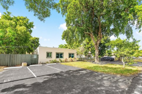 Propiedad comercial en venta en Pompano Beach, Florida № 1969984 - foto 3