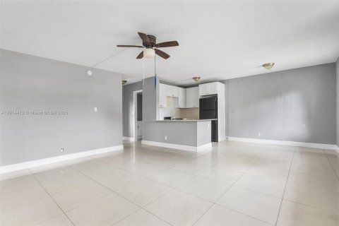 Propiedad comercial en venta en Pompano Beach, Florida № 1969984 - foto 9