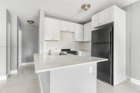 Propiedad comercial en venta en Pompano Beach, Florida № 1969984 - foto 12