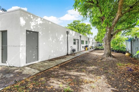 Propiedad comercial en venta en Pompano Beach, Florida № 1969984 - foto 17