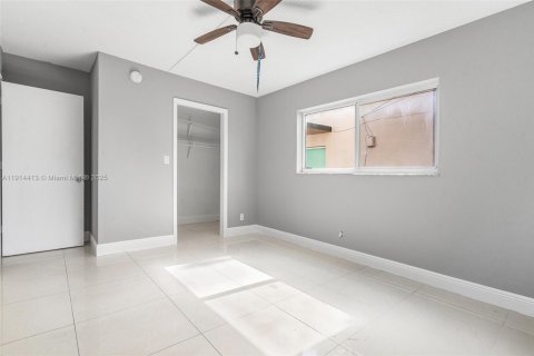 Propiedad comercial en venta en Pompano Beach, Florida № 1969984 - foto 16