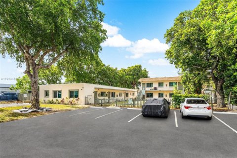 Propiedad comercial en venta en Pompano Beach, Florida № 1969984 - foto 1