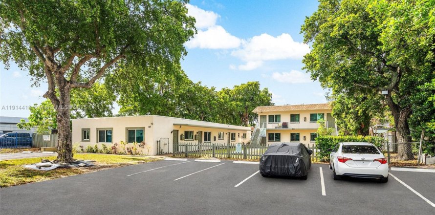 Propiedad comercial en Pompano Beach, Florida № 1969984