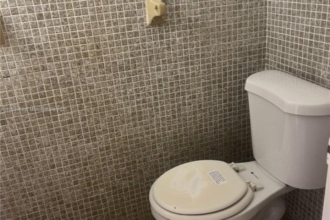 House in Hollywood, Florida 3 bedrooms, 102.19 sq.m. № 2035704 - photo 6