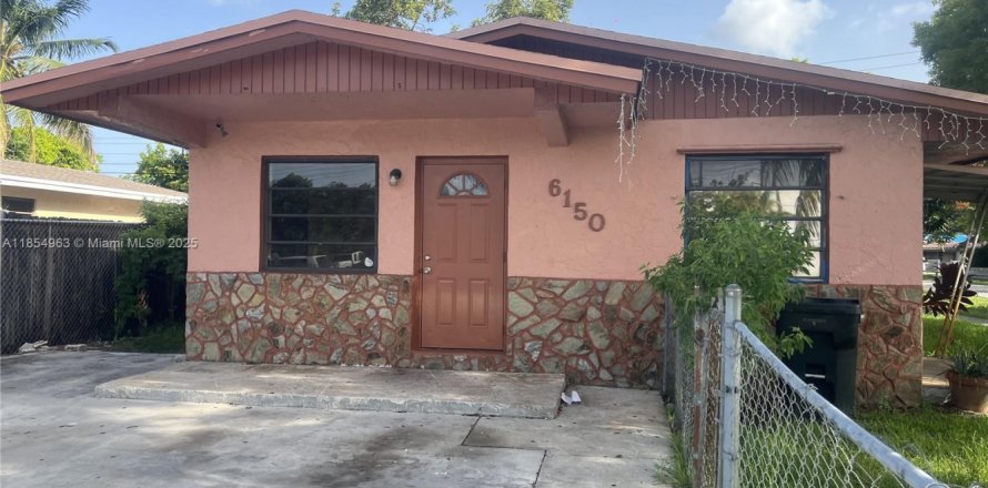 House in Hollywood, Florida 3 bedrooms, 102.19 sq.m. № 2035704