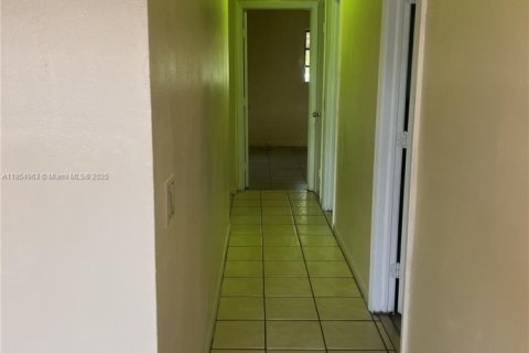 House in Hollywood, Florida 3 bedrooms, 102.19 sq.m. № 2035704 - photo 3