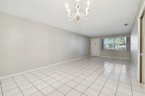Condo in Seminole, Florida, 2 bedrooms  № 1425483 - photo 6