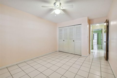 Condo in Seminole, Florida, 2 bedrooms  № 1425483 - photo 24