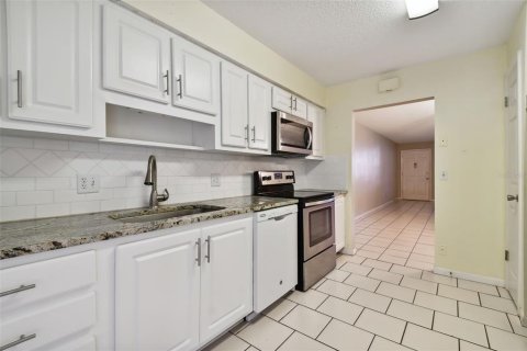 Condo in Seminole, Florida, 2 bedrooms  № 1425483 - photo 10