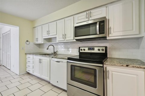 Condo in Seminole, Florida, 2 bedrooms  № 1425483 - photo 9