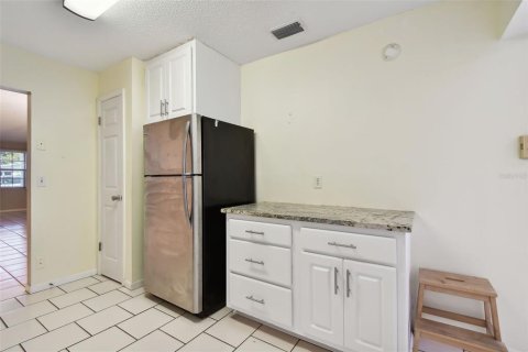 Condo in Seminole, Florida, 2 bedrooms  № 1425483 - photo 12