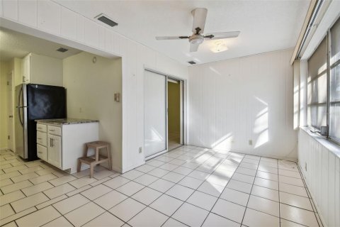 Condo in Seminole, Florida, 2 bedrooms  № 1425483 - photo 30