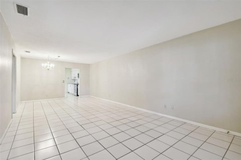 Condo in Seminole, Florida, 2 bedrooms  № 1425483 - photo 5