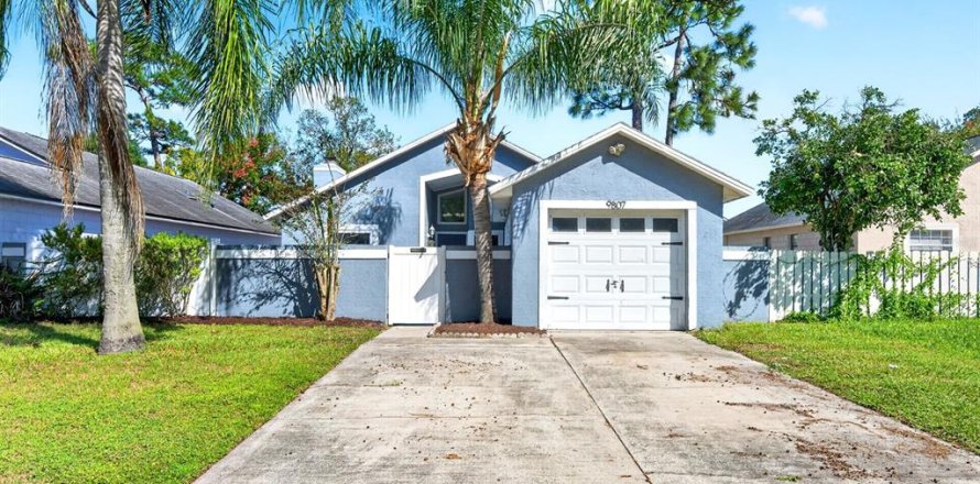 House in Orlando, Florida 3 bedrooms, 116.69 sq.m. № 2419569
