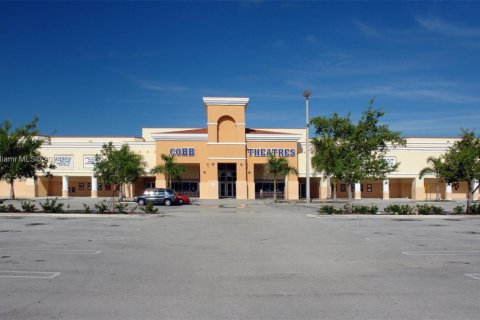 Купить коммерческую недвижимость в Хайалиа, Флорида № 2039975 - фото 2