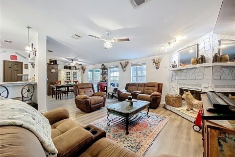 Casa en venta en Eustis, Florida, 4 dormitorios, 286.88 m2 № 1898996 - foto 18