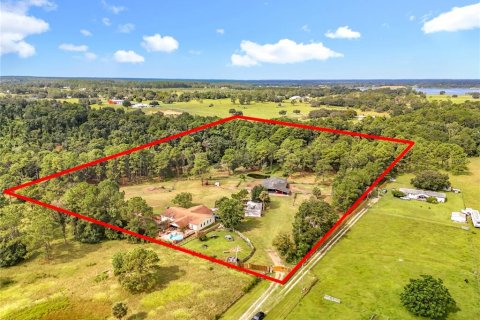Casa en venta en Eustis, Florida, 4 dormitorios, 286.88 m2 № 1898996 - foto 1