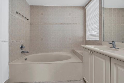 Casa en alquiler en Doral, Florida, 4 dormitorios, 183.39 m2 № 2025532 - foto 30