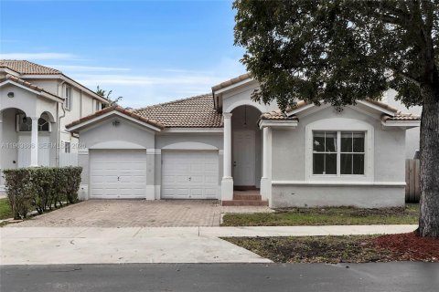 Casa en alquiler en Doral, Florida, 4 dormitorios, 183.39 m2 № 2025532 - foto 2