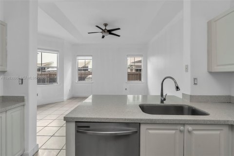 Casa en alquiler en Doral, Florida, 4 dormitorios, 183.39 m2 № 2025532 - foto 12